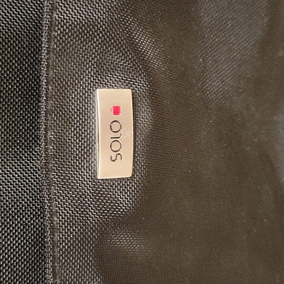 Solo black briefcase with a pullout sleeve for your laptop in black. - Picture 2 of 6